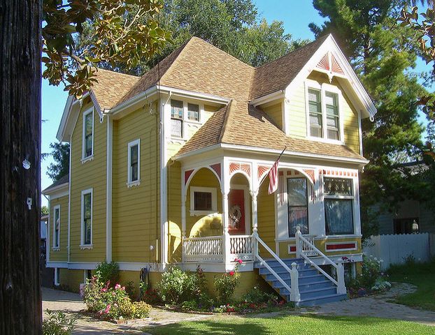 Pic of Victorian house colors exterior ideas - Painting a Victorian House Exterior