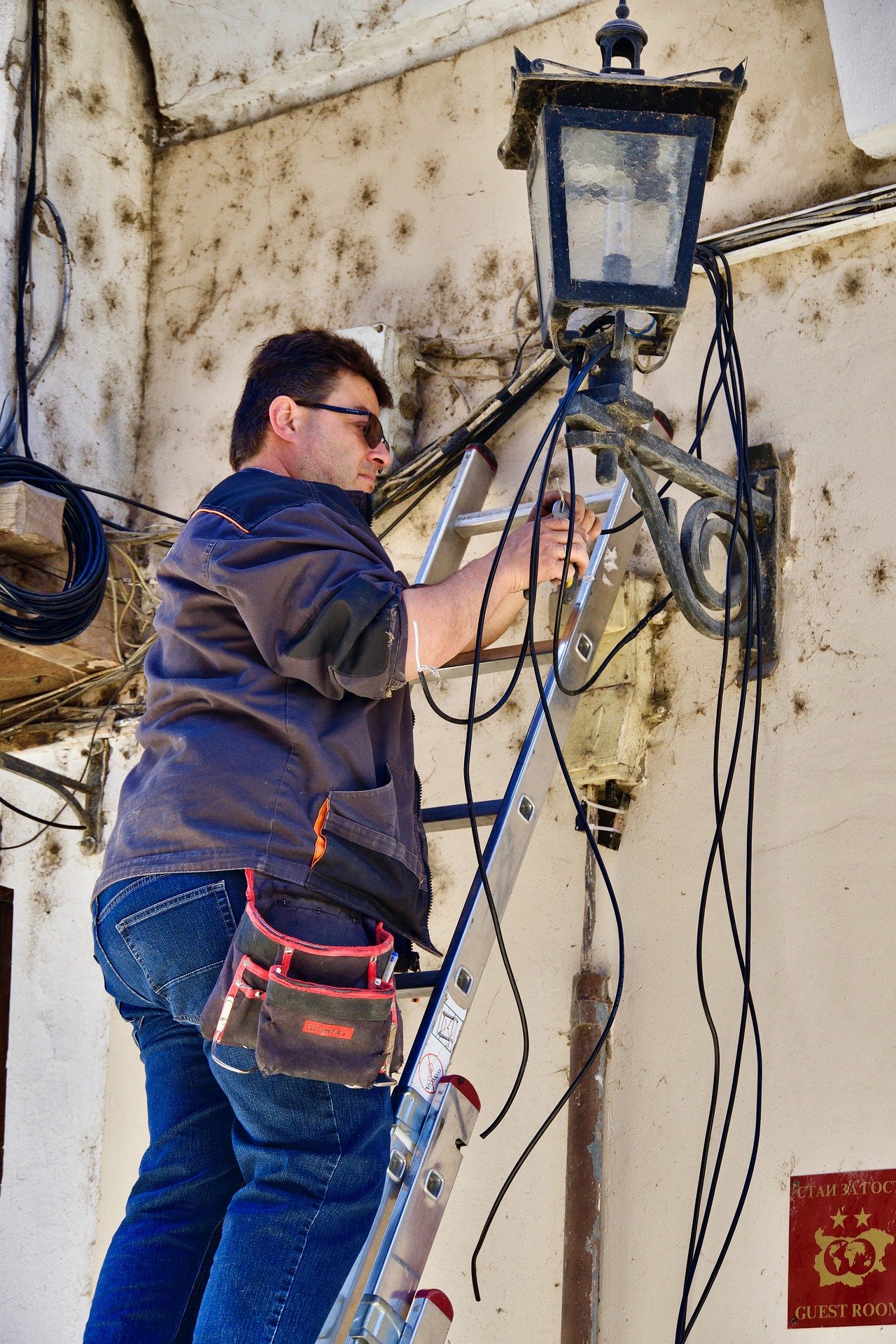 5 Signs That It s Time To Hire A Master Electrician