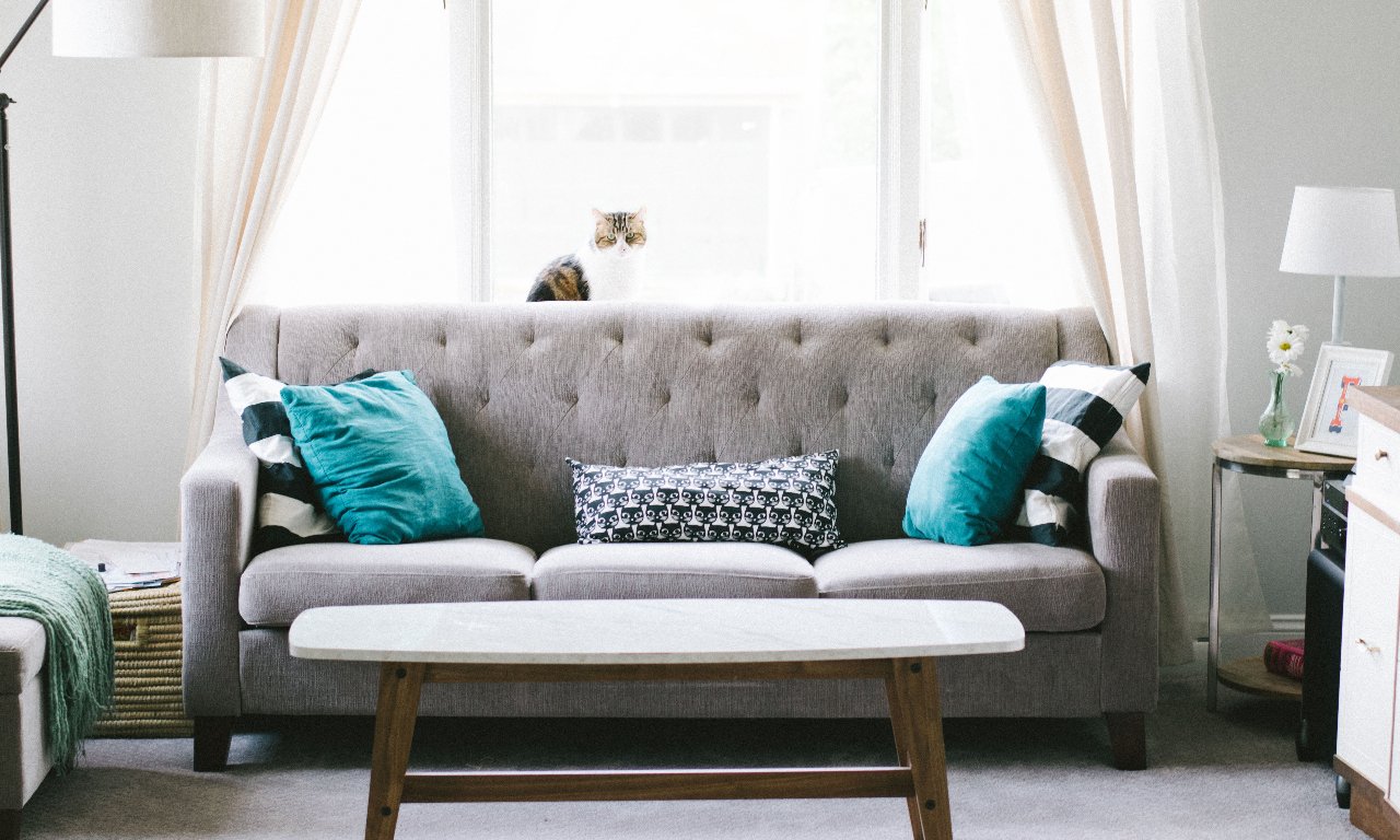 How To Arrange Throw Pillows On A Sofa 